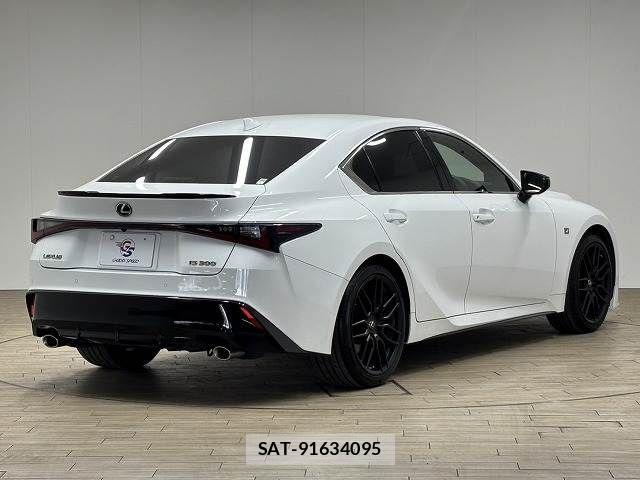 Lexus IS 2021-05 6672260-15