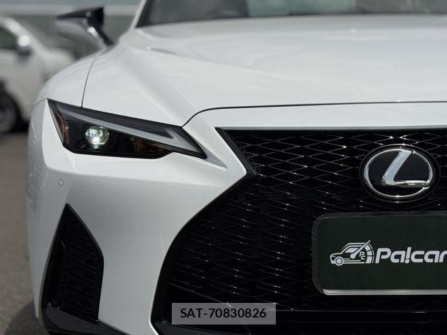 Lexus IS 2021-01 6676656-21