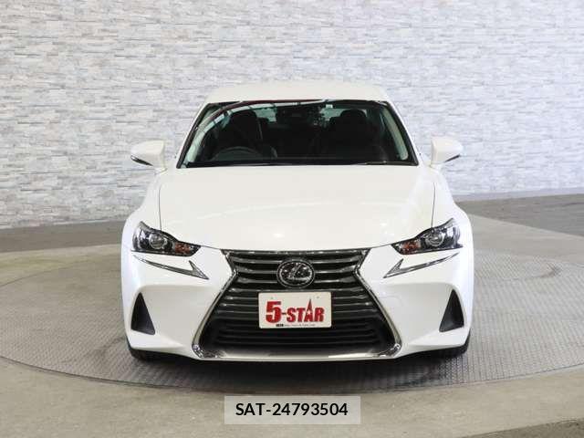 Lexus IS 2018-01 6676657-11