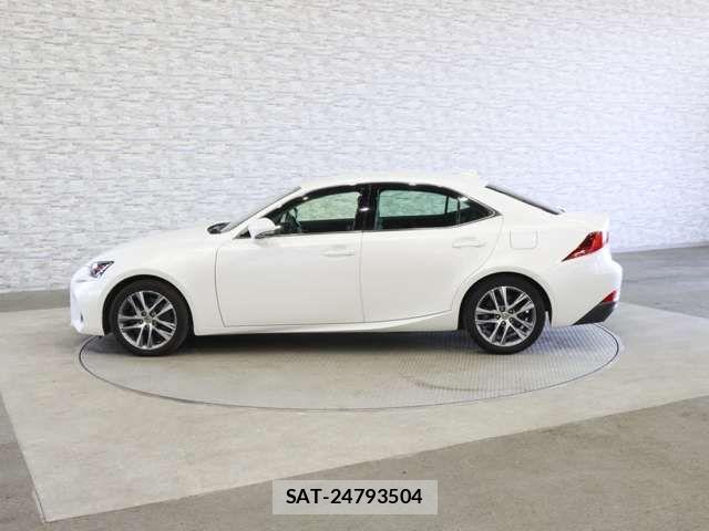Lexus IS 2018-01 6676657-12