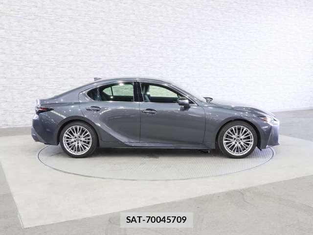 Lexus IS 2021-03 6907681-13