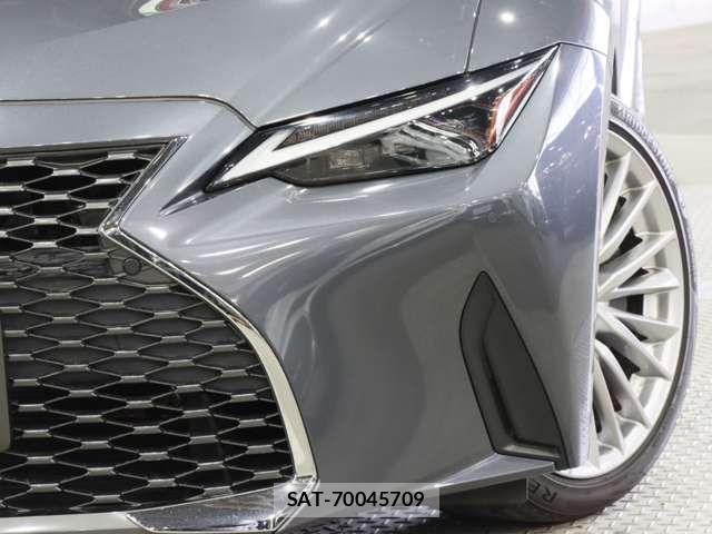 Lexus IS 2021-03 6907681-16