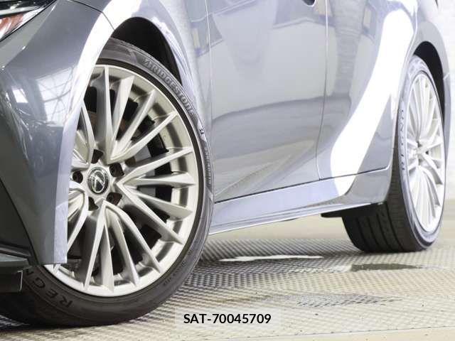 Lexus IS 2021-03 6907681-19