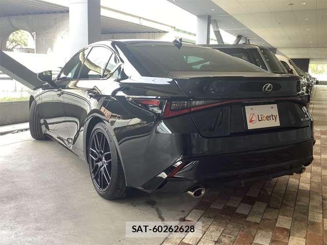 Lexus IS 2023-06 6907680-9