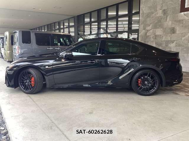 Lexus IS 2023-06 6907680-10