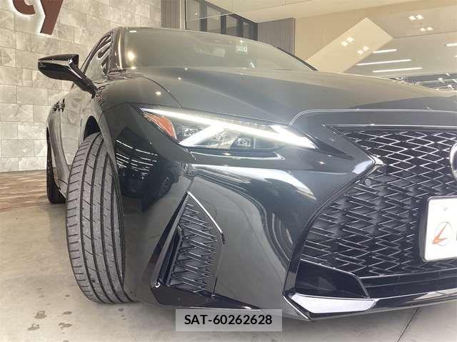 Lexus IS 2023-06 6907680-11