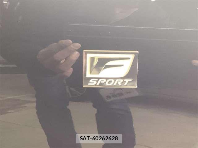 Lexus IS 2023-06 6907680-18