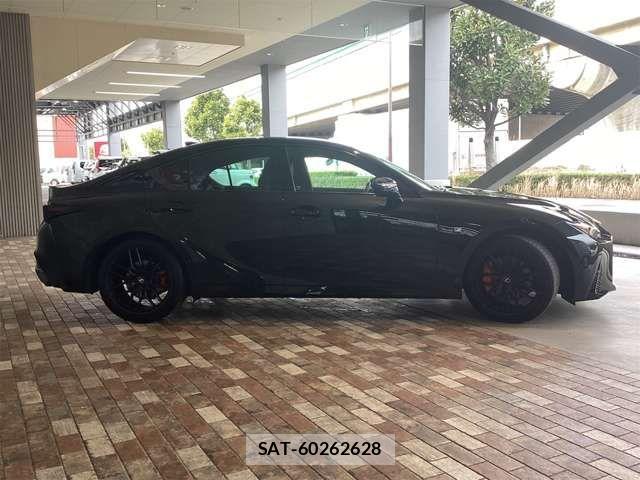 Lexus IS 2023-06 6907680-6