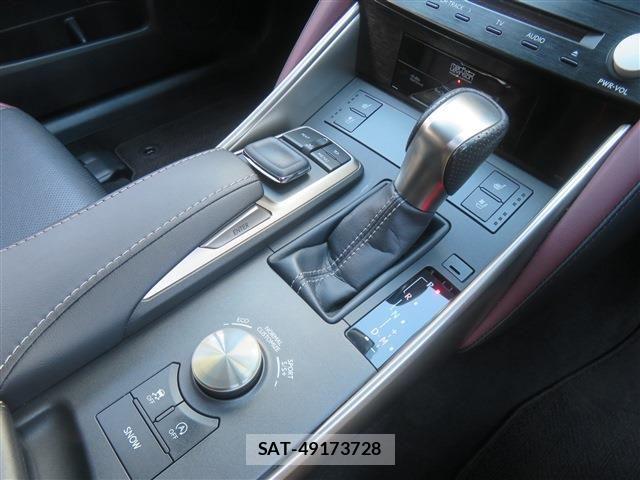 Lexus IS 2017-11 6995089-15