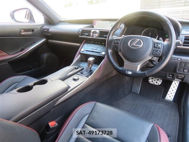 Lexus IS 2017-11 6995089-8