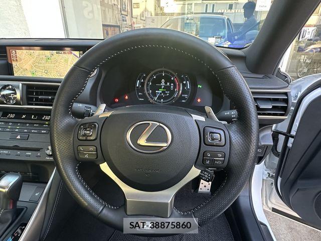 Lexus IS 2019-09 7059244-10