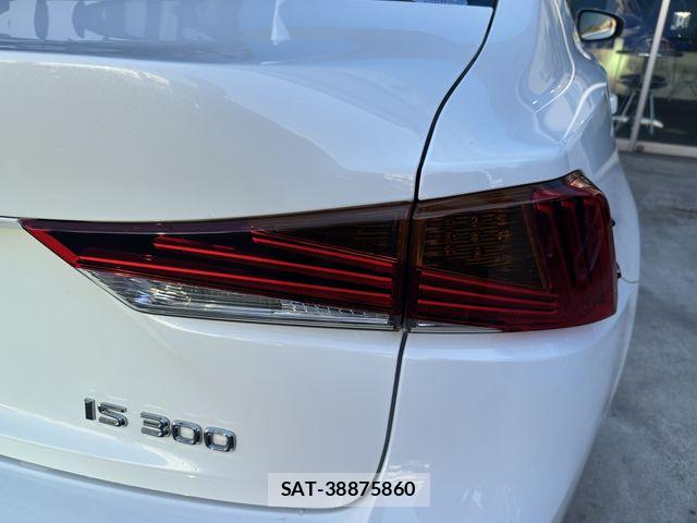 Lexus IS 2019-09 7059244-24
