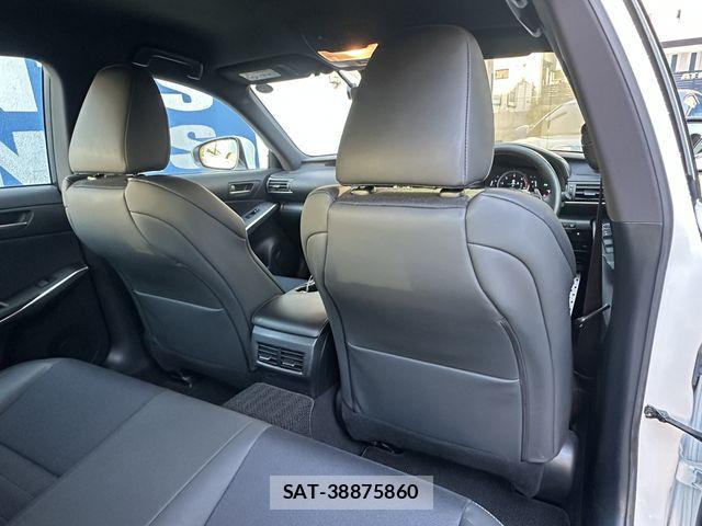 Lexus IS 2019-09 7059244-6