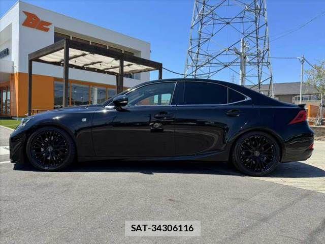 Lexus IS 2017-10 7220917-10