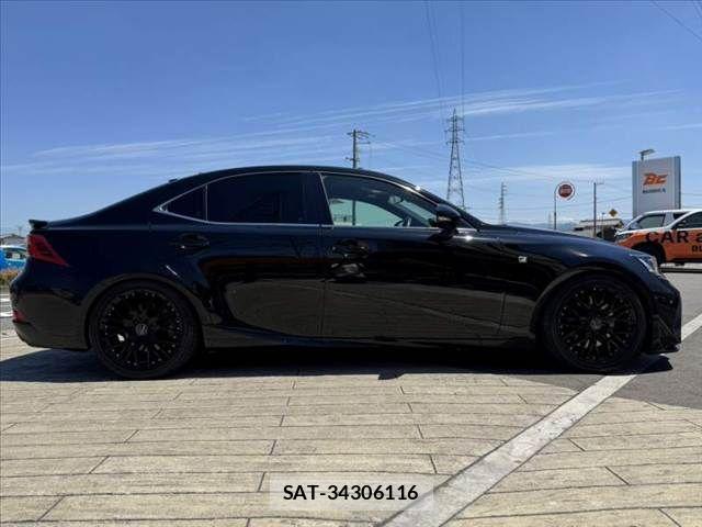 Lexus IS 2017-10 7220917-11