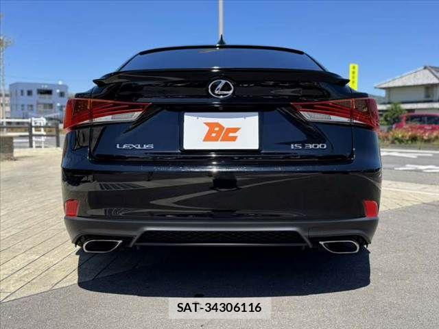 Lexus IS 2017-10 7220917-13