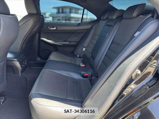 Lexus IS 2017-10 7220917-17
