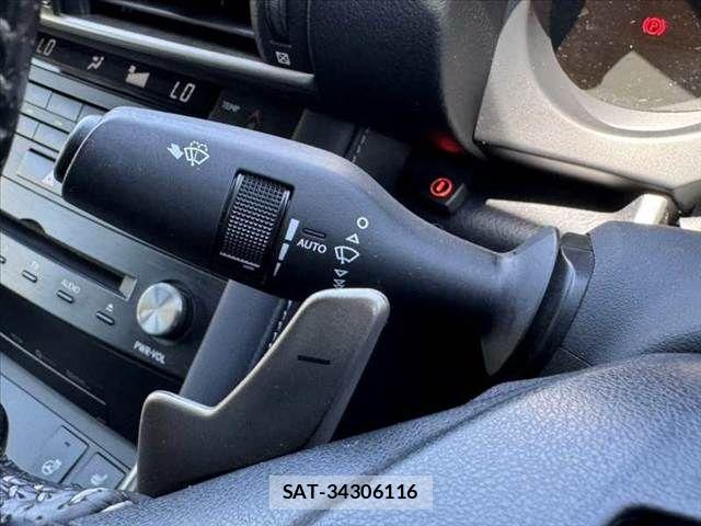 Lexus IS 2017-10 7220917-25