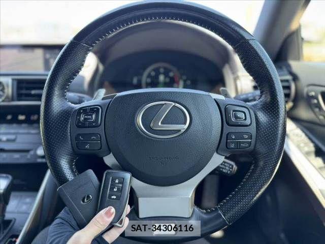 Lexus IS 2017-10 7220917-5
