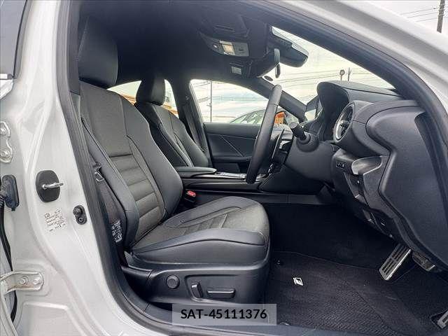 Lexus IS 2021-06 7220920-15