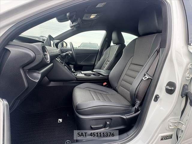 Lexus IS 2021-06 7220920-16