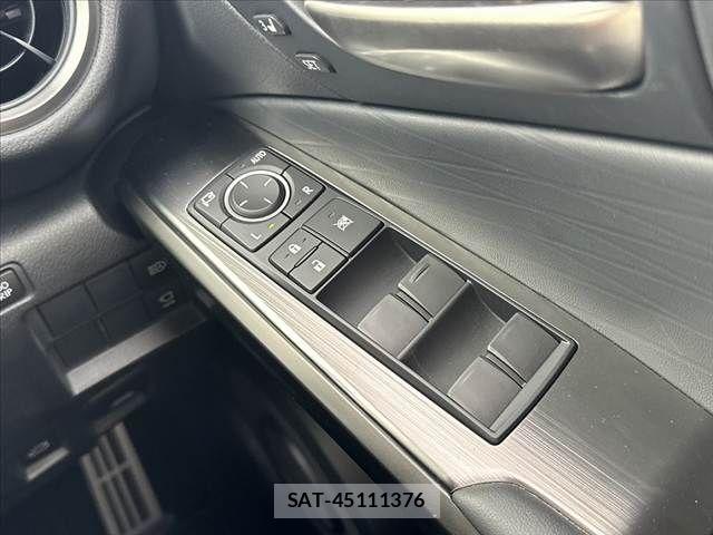 Lexus IS 2021-06 7220920-22
