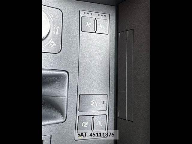 Lexus IS 2021-06 7220920-29