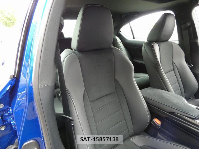 Lexus IS 2025-10 7217036-14