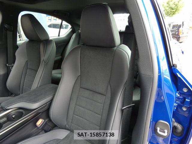 Lexus IS 2025-10 7217036-15