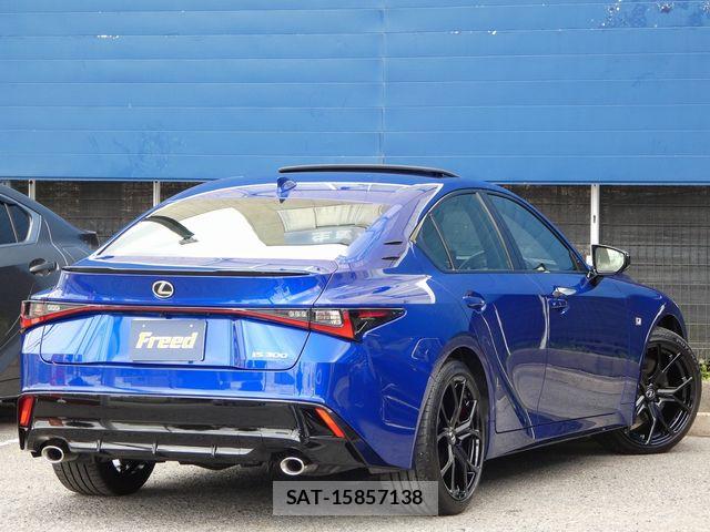 Lexus IS 2025-10 7217036-1