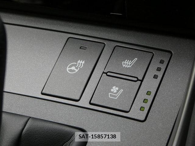 Lexus IS 2025-10 7217036-23