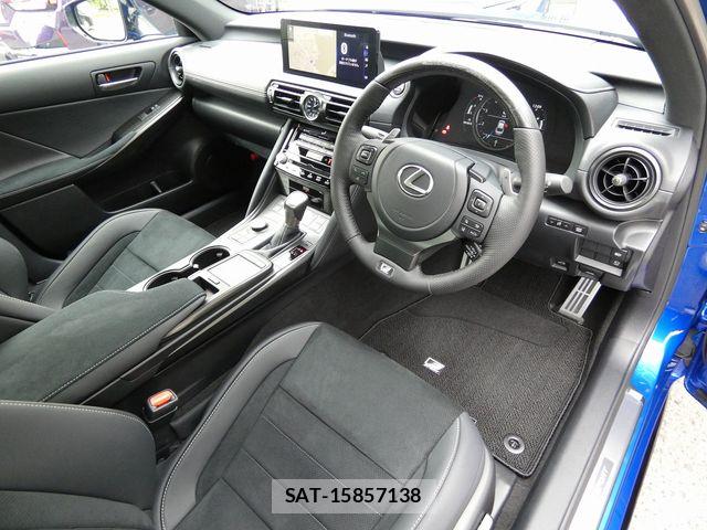 Lexus IS 2025-10 7217036-2