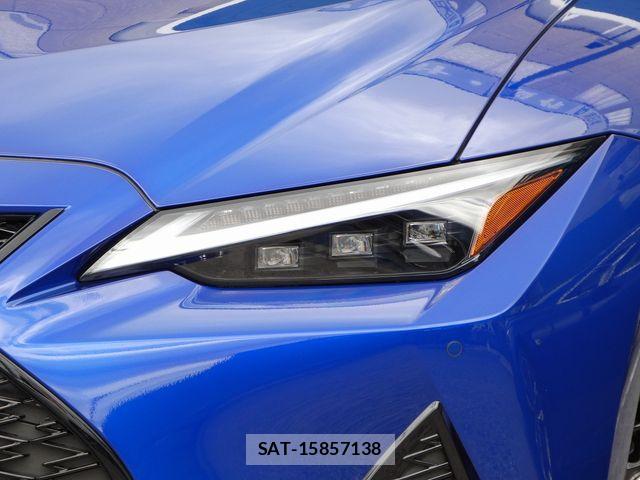 Lexus IS 2025-10 7217036-3