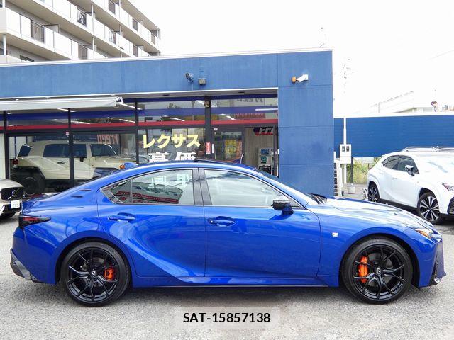Lexus IS 2025-10 7217036-6