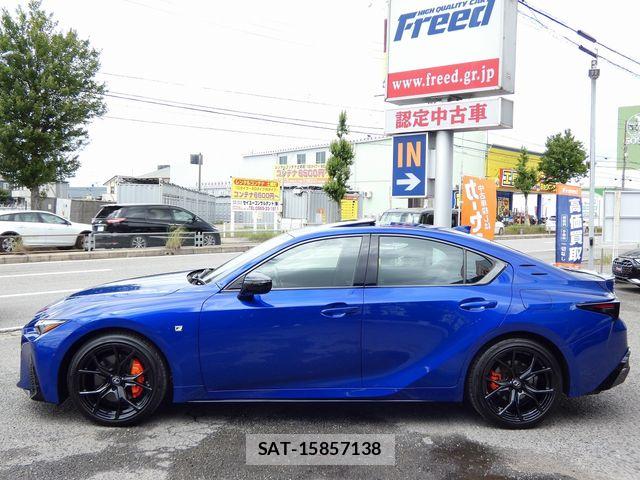 Lexus IS 2025-10 7217036-7