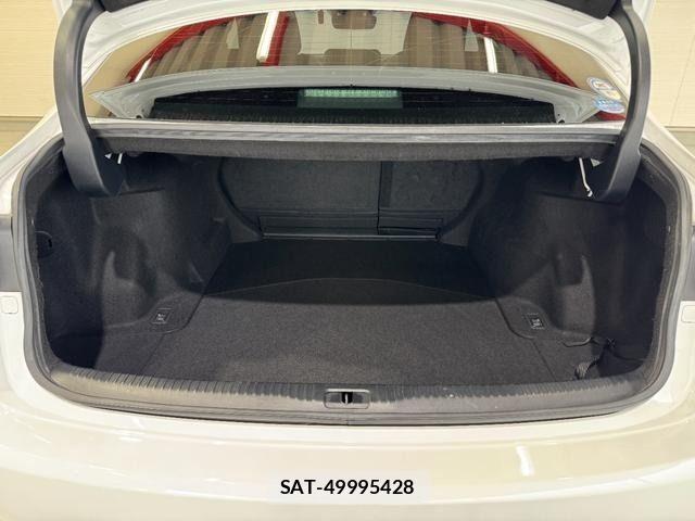 Lexus IS 2018-06 7251318-10
