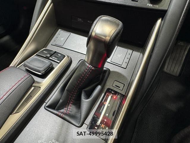 Lexus IS 2018-06 7251318-21