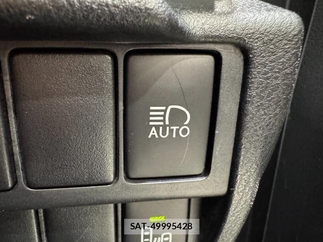 Lexus IS 2018-06 7251318-25
