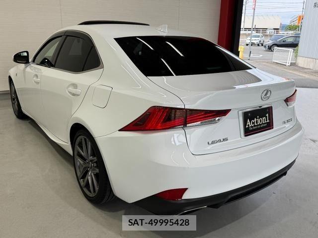 Lexus IS 2018-06 7251318-3