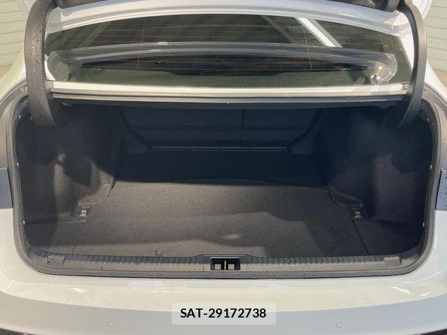 Lexus IS 2022-04 7328014-11