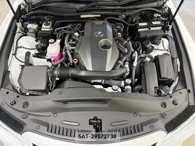 Lexus IS 2022-04 7328014-17