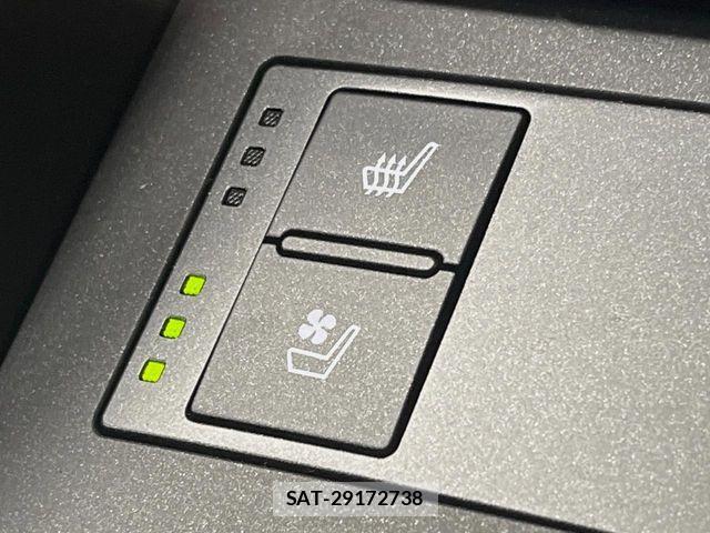 Lexus IS 2022-04 7328014-7