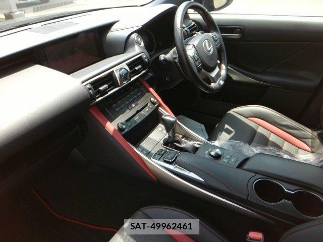Lexus IS 2019-07 7358479-1