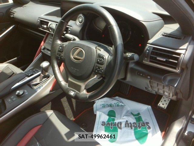Lexus IS 2019-07 7358479-5