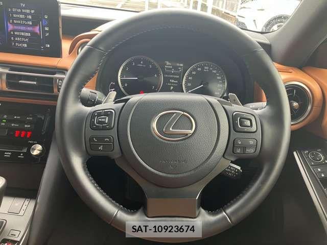 Lexus IS 2021-08 7455385-10