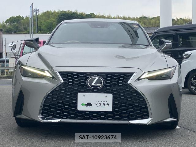 Lexus IS 2021-08 7455385-25