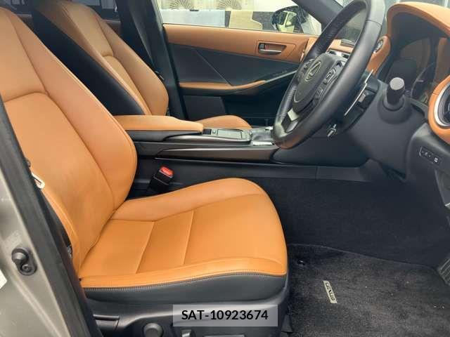 Lexus IS 2021-08 7455385-5