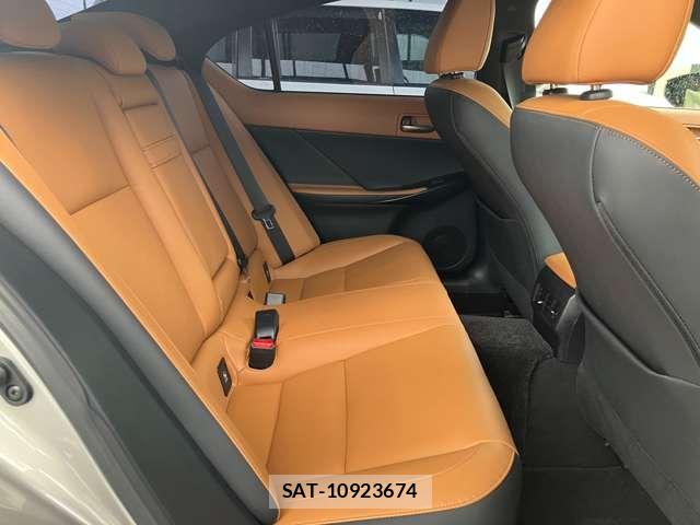 Lexus IS 2021-08 7455385-7