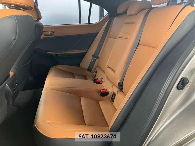 Lexus IS 2021-08 7455385-8