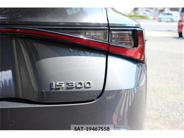Lexus IS 2022-07 7455384-11